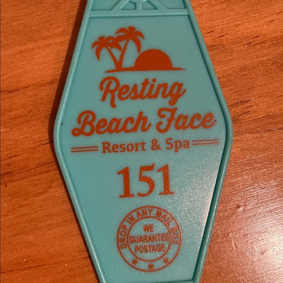 Retro hotel style key tag. Beach vibes 🏝 - Picture 2 of 4